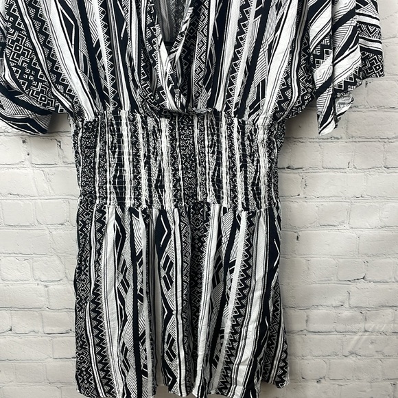 CITY CHIC Under the Sun Geo Print Black and White Dress size 16 - Picture 4 of 7